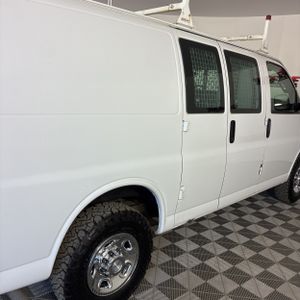 CHEVROLET EXPRESS 2500 - 8