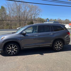 HONDA PILOT TOURING W/REAR CAPTAIN'S CHAIRS - 3