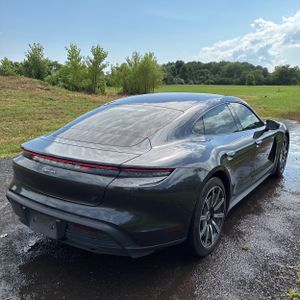 صورة 8 لـ 2021 Porsche TAYCAN BASE