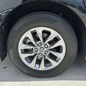 2025 Toyota SIENNA XLE 8-PASSENGER 照片 19