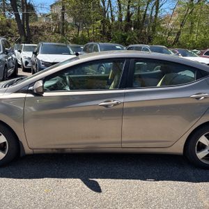 HYUNDAI ELANTRA GLS - 4