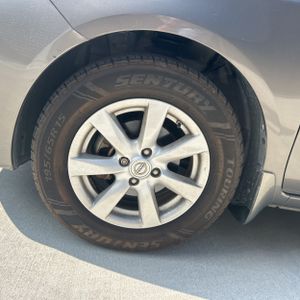 2014 Nissan VERSA SV photo 17