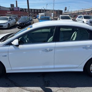 HYUNDAI SONATA HYBRID SE - 4