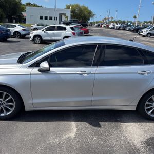 FORD FUSION SE - 4