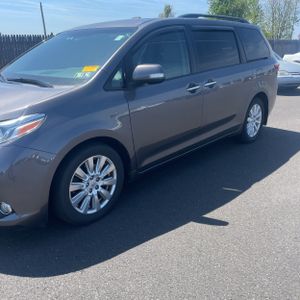 TOYOTA SIENNA - 2