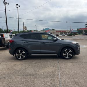 HYUNDAI TUCSON - 10