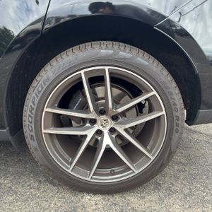 2023 Porsche MACAN thumbnail 18