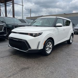 2023 KIA SOUL LX photo 1