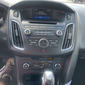 صورة مصغرة 37 لـ 2015 FORD FOCUS SE