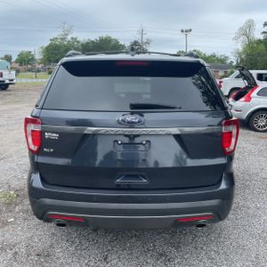 FORD EXPLORER XLT - 7
