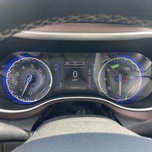صورة 40 لـ 2024 Chrysler VOYAGER LX