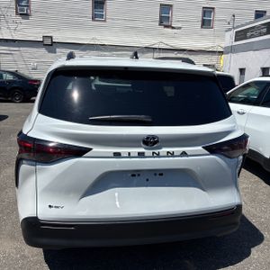 صورة 6 لـ 2026 Toyota SIENNA XLE 8-PASSENGER