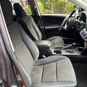 صورة 31 لـ 2017 Toyota RAV4 LE
