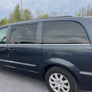 CHRYSLER TOWN AND COUNTRY TOURING - 6