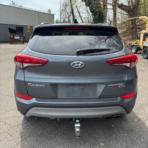 HYUNDAI TUCSON LIMITED - 7