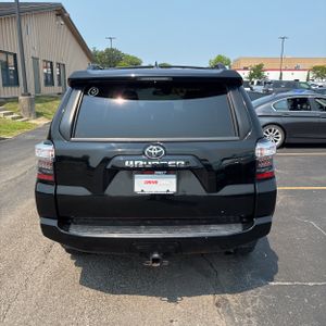 2021 Toyota 4RUNNER SR5 photo 7
