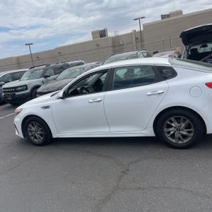 2019 KIA OPTIMA LX photo 3
