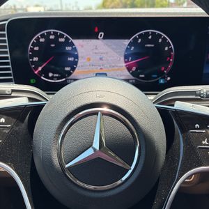 2025 Mercedes-BENZ GLE — миниатюра 30
