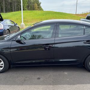 HYUNDAI ELANTRA SE - 4