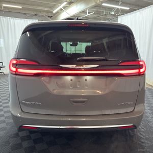 CHRYSLER PACIFICA LIMITED - 7