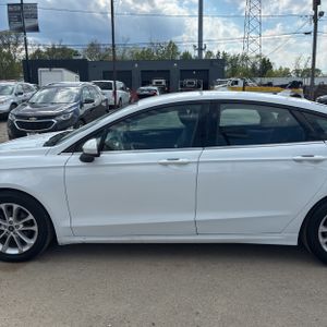 FORD FUSION SE - 4