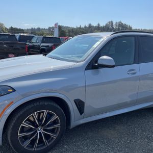 صورة 2 لـ 2025 BMW X5 XDRIVE40I