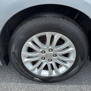 2012 Toyota SIENNA XLE 8-PASSENGER — миниатюра 18