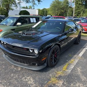 صورة 1 لـ 2023 Dodge CHALLENGER R/T SCAT PACK
