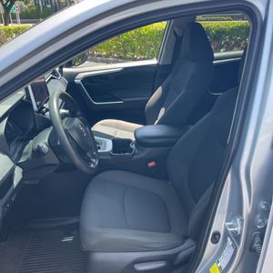 2024 Toyota RAV4 LE 缩略图 32