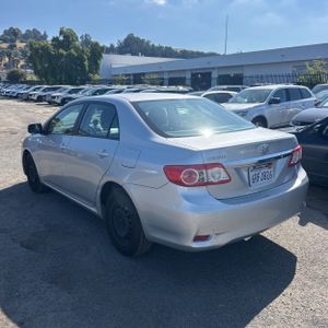 Toyota Corolla LE - 5