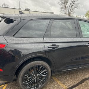 LINCOLN CORSAIR PREMIERE - 9