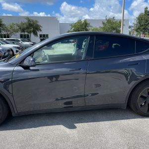 TESLA MODEL Y LONG RANGE - 4