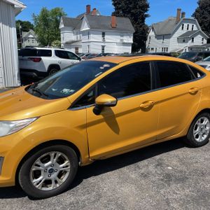FORD FIESTA SEL - 2