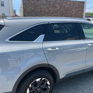 2025 KIA SORENTO S photo 9