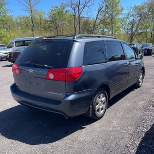 TOYOTA SIENNA - 8
