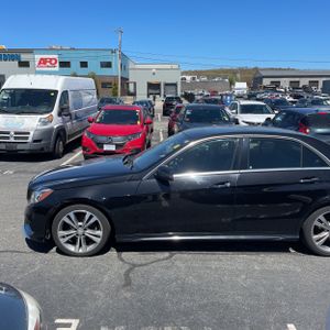 MERCEDES-BENZ E-CLASS - 3