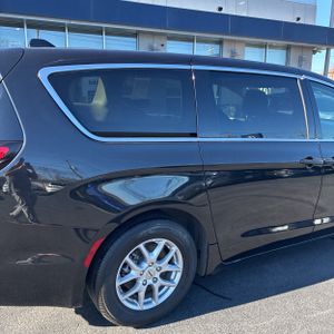 CHRYSLER PACIFICA TOURING L - 9