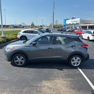 NISSAN KICKS S - 3