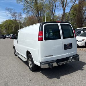 CHEVROLET EXPRESS 2500 - 5