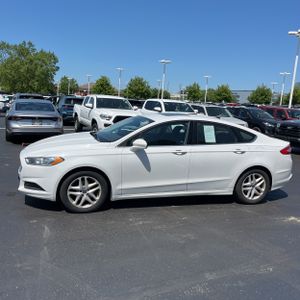 FORD FUSION SE - 3
