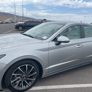 2020 Hyundai SONATA LIMITED photo 2