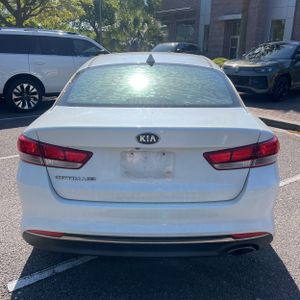 KIA OPTIMA LX - 7