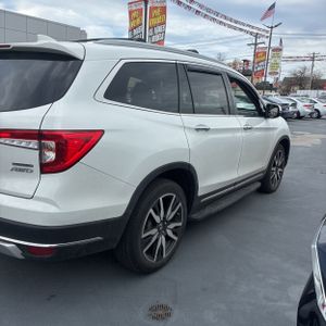 HONDA PILOT TOURING W/REAR CAPTAIN'S CHAIRS - 9