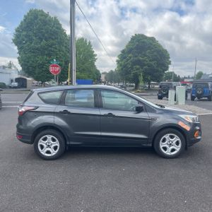 FORD ESCAPE S - 10