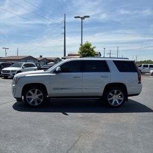 CADILLAC ESCALADE LUXURY - 3