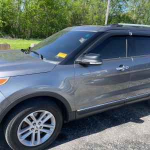 FORD EXPLORER XLT - 2