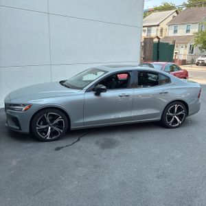 2024 Volvo S60 B5 CORE DARK THEME 照片 3