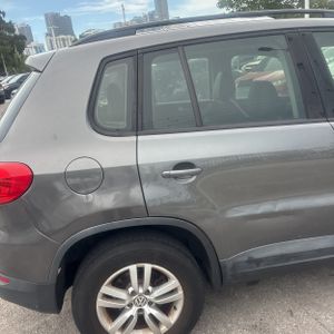2017 Volkswagen TIGUAN 2.0T S — фото 9
