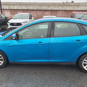 FORD FOCUS SE - 4