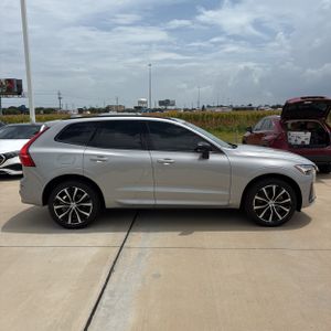 صورة 10 لـ 2024 Volvo XC60 B5 PLUS DARK THEME